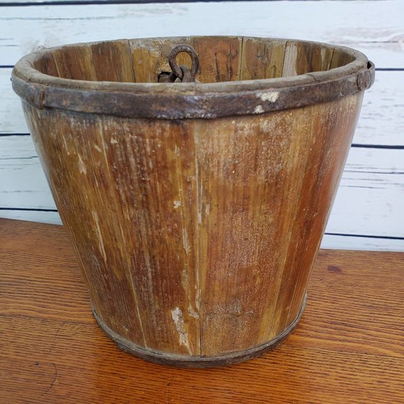 s-l1200.jpg Wood Cistern Well Bucket Vtg Primitive Metal Ring